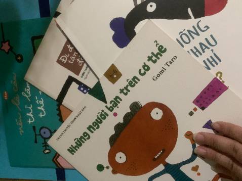 Gói kĩ.sách đẹp.hình vẽ sắc nét,chỉnh chu, còn được tặng thêm cả tấm hình dán