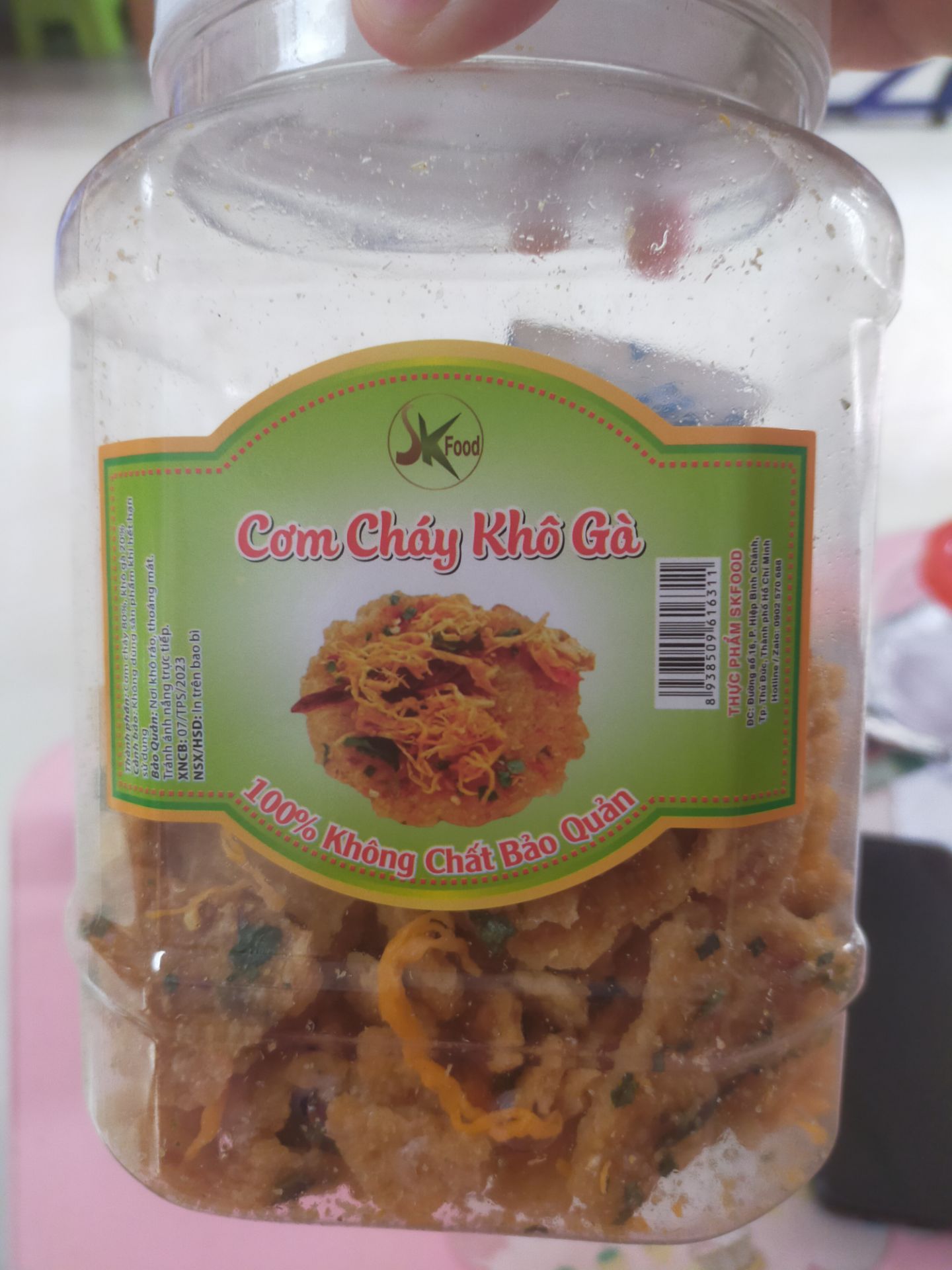 mẫu mã nhìn không giống quảng cáo, cơm cháy bị vụn rất nhiều, khô gà thì cực kỳ ít