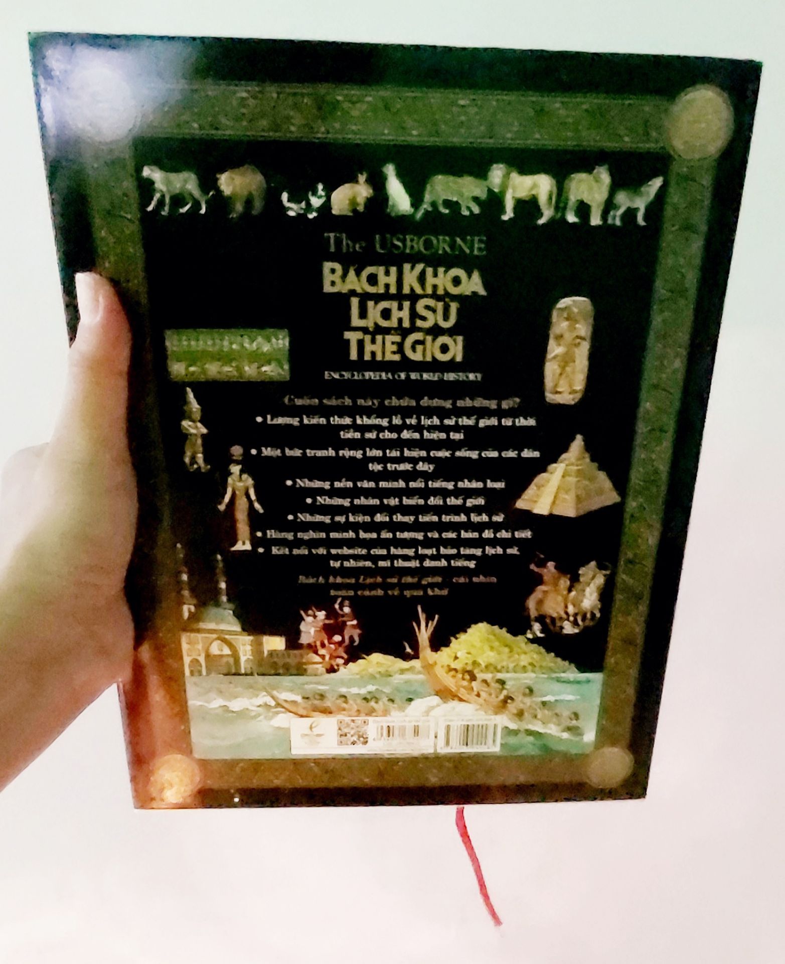 - Giao nhanh cực, đóng gói kĩ. Sách nguyên vẹn, nguyên seal, không hư hại gì.
- Sách khổ lớn, cầm nặng tay. Bìa cứng trong và bìa áo ngoài, in ấn sắc nét. Ruột sách tương đối dày, đều được in màu cực đẹp. Nội dung cuốn hút, hấp dẫn, bổ ích. Tóm lại sách Đông A được trau chuốt kĩ càng từ trong ra ngoài, từ nội dung đến hình thức nên mọi người an tâm mua đọc nhé.
- Canh đợt -50% sale nên giá cực hời cho một quyển sách chất lượng thế này.
CỰC KỲ ƯNG Ý.