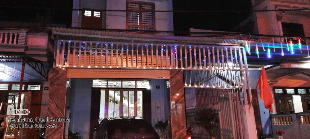 Rất hay vì có điều khiển từ xa, có thể hẹn giờ tắt, mở được. Lười chụp ảnh.