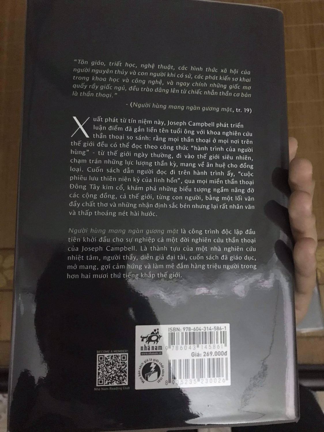 Sách giao đến đẹp, không bị hư hại gì. Bookcare cũng chắc chắn. Giao hàng khá là nhanh nhất là đang dịch nữa. Còn về nội dung mình sẽ cập nhật sau.