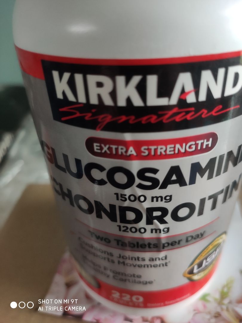 _ đầu tiên rất vừa ý về đóng gói và lời cảm ơn  của shop.
_ sau đó tụt cảm xúc vì tem nhãn dán cẩu thả (sao 1 thương hiệu có tiếng lại làm ăn vậy đc ?) nên rất lo lắng về chất lượng sp vì đây là dung nạp trực tiếp vào người và dùng lâu dài nữa.