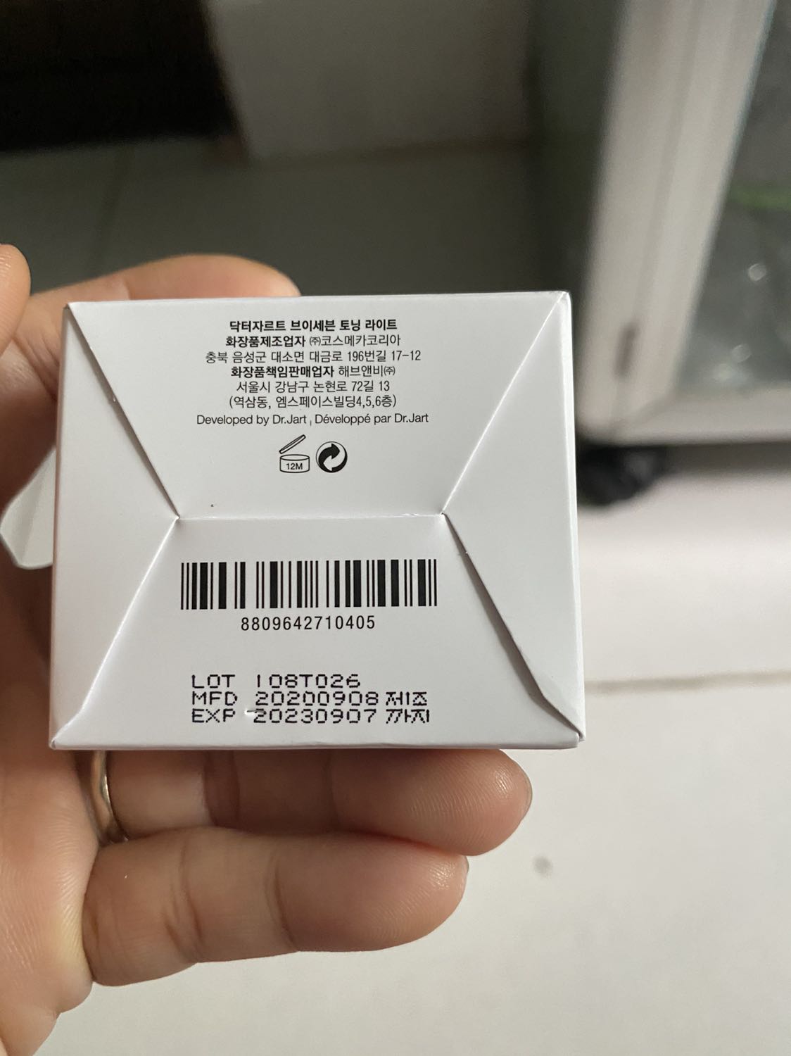 Hàng giao nhanh, shop đóng gói cẩn thận, kem mịn, thơm. Check mã vạch rõ ràng, date lâu do mới sd lần đầu nên k biết kem có hợp k nhưng sẽ ủng hộ shop dài lâu nếu sd ok
