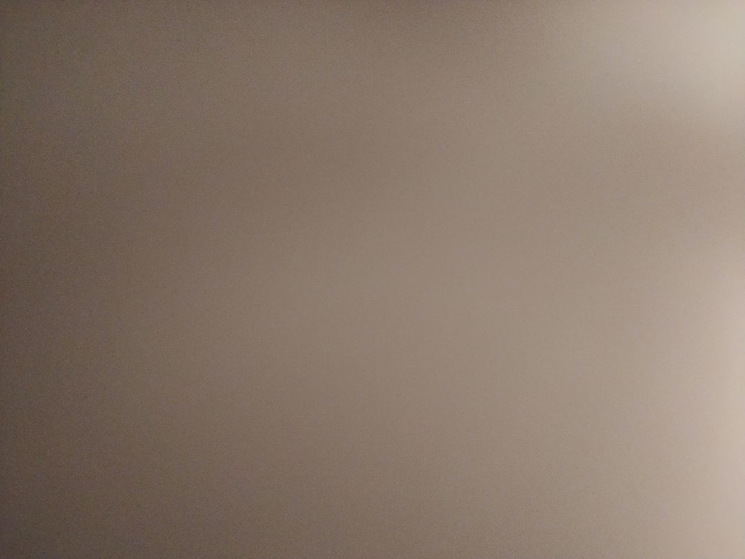 Ốp hơi nhỏ so với cái Ip 12 Promax dù mình đặt đúng mẫu. Bình thường thì ốp vừa nhưng khi sạc phải tháo ốm ra mới sạc được vì nó bị cấn :((((