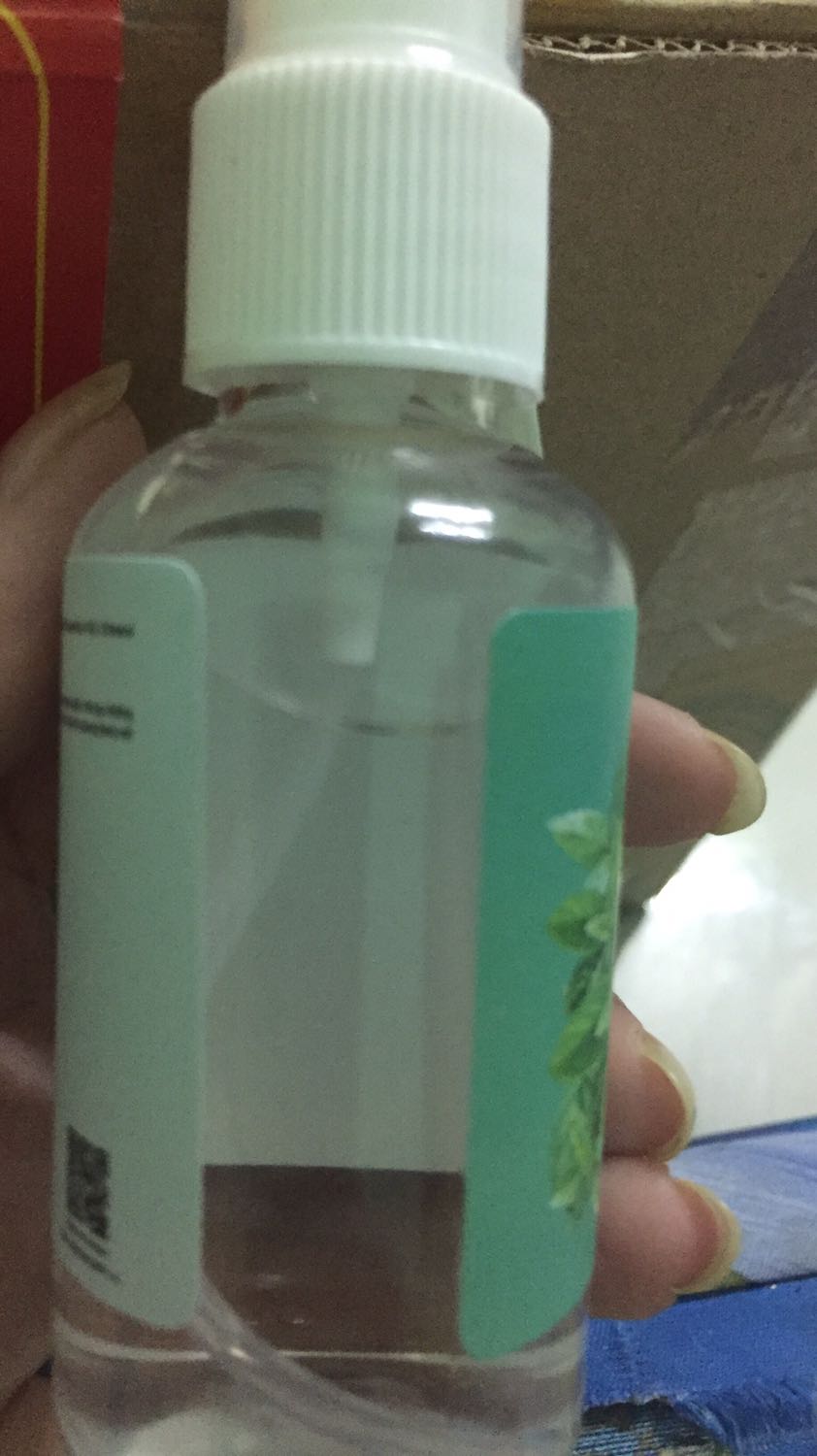 Rất hài lòng với shop, đóng gói rất kỹ, quấn bọc xốp rất nhiều, tem chống giả đầy đủ của shop và của Tiki, nên mua hàng trên Tiki an tâm nhất, mua của shop cũng an tâm. Còn chất lượng thì miễn chê, thơm lâu, đuổi được côn trùng, khử mùi tốt, xịt vào rèm thơm rất lâu luôn.