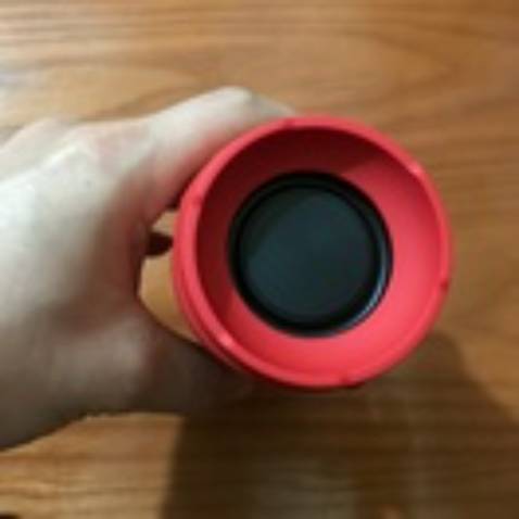 Loa chất lượng rất tốt, chắc chắn kết nối Bluetooth nhann, âm thanh trong và to. Màu sắc bên ngoài đẹp. Mọi người nên mua nhé