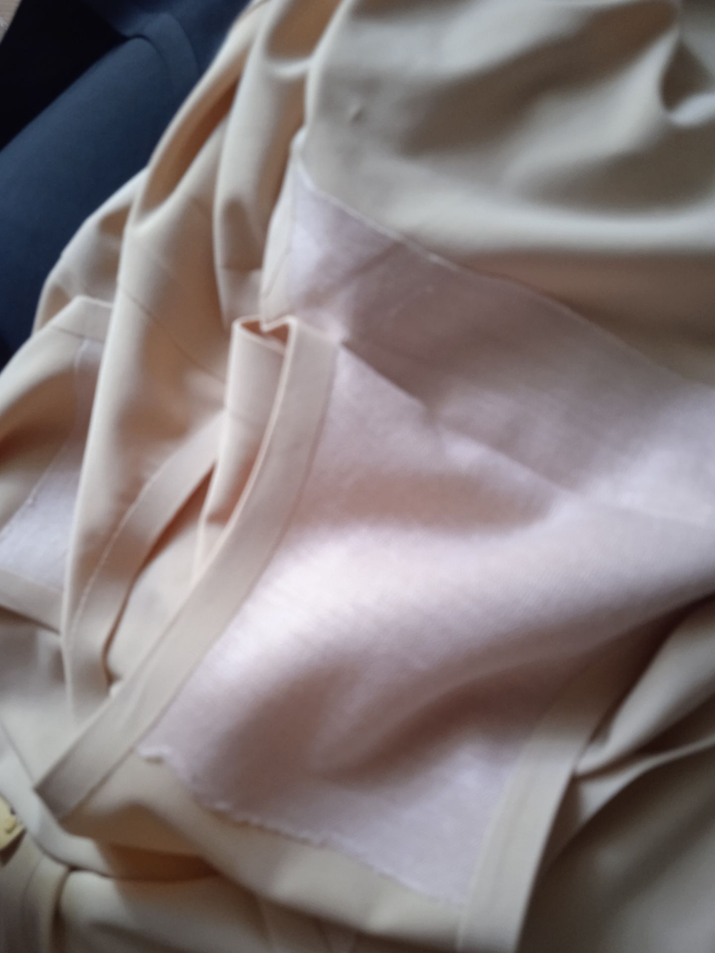 Giao đúng, đủ ,nhưng dính keo rất nhiều, khi tách ra làm tơi chỉ ,quần đúc su nhưng thật ra là dán bằng keo ,vết cắt hơi bị cẩu thả, nhìn kỹ hình ảnh, thật ra làm t thất vọng ,lần đầu tiên mua của shop ,nhưng nói chung tất cả chỉ ổn thôi !