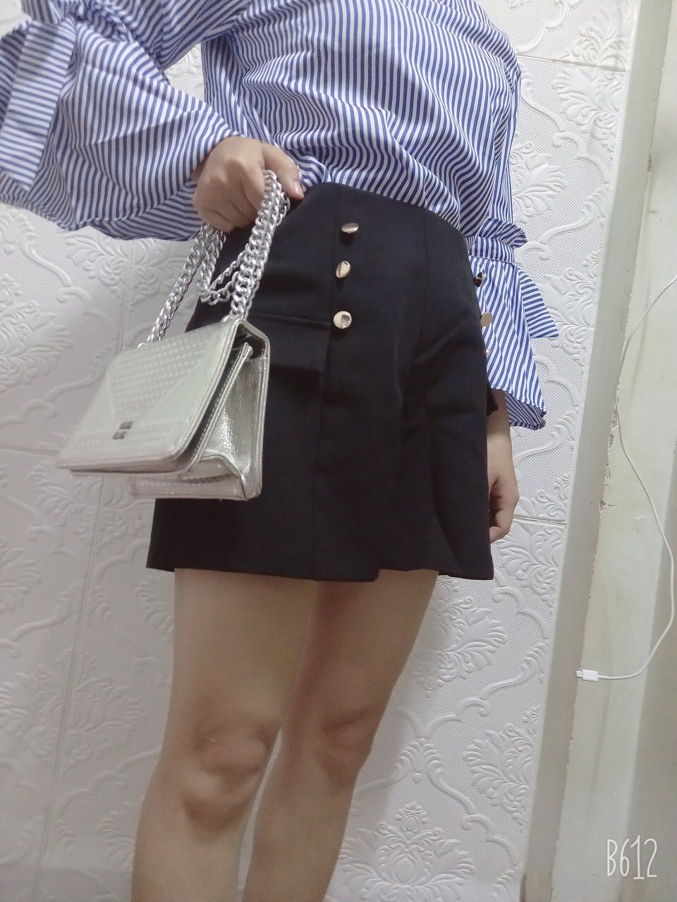 Quần rất đẹp luôn  mình 56 kí vưaf size :L chất vải đẹp - May kĩ lắm luôn !