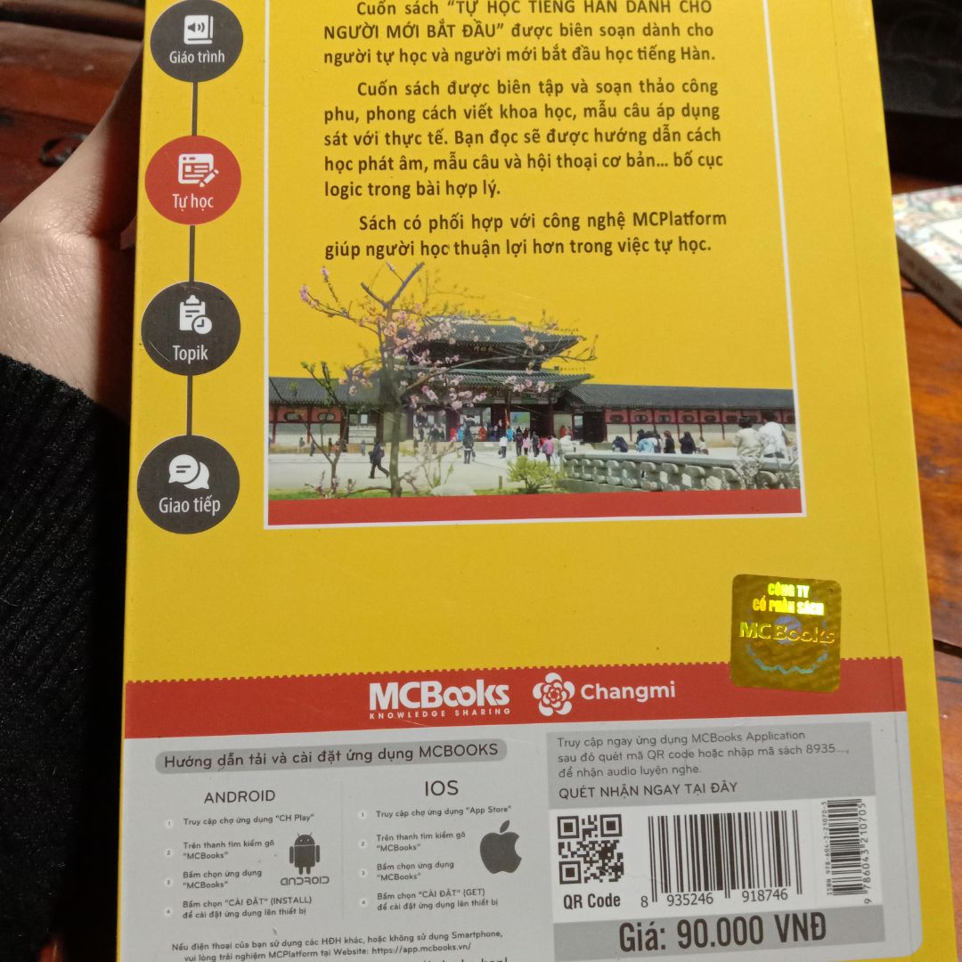 mua được quyển này giá rẻ quá tr luôn. Sách hữu ích lắm nhé mn. Giao hàng nhanh lắm. Nên mua nha mua được quyển này giá rẻ quá tr luôn. Sách hữu ích lắm nhé mn. Giao hàng nhanh lắm. Nên mua nha