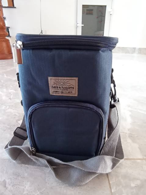 Phân loại sản phẩm ( màu xanh).
Giao hàng nhanh, đặt tối 26/1 mà trưa 28/1 đã giao( lịch dự kiến giao hàng là 7/2- sau tết). 
Đóng gói sản chẩm chắc, đủ và giống như hình.
Độ giữ nhiệt thì để tối về bỏ thử cơm cảnh vô rồi cũng cấp thông tin tiếp. 
Tuy nhiên Lock&Lock thì cũng yên tâm về chất lượng