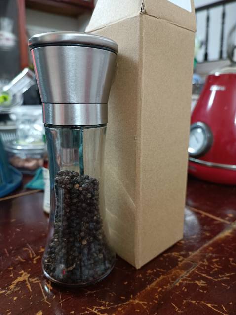 Nhỏ gọn, cầm chắc tay, xây nhẹ và hạt kg nhuyễn lắm nha. Với mình loại hạt sau khi xảy vậy là đạt. Giá cũng OK nhất trong các loại. Like Tiki, gói hàng quá cẩn thận luôn, 3 thùng 😁