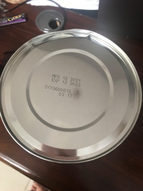Hộp móp méo, không phải do vận chuyển (vì tôi thấy nhà bán bọc rất kỹ). Nhãn nắp rách. Hai điểm này làm người dùng hoang mang. Hàng tặng kèm rỉ sét nắp hộp, cận date, thà đừng tặng. Hộp móp méo, không phải do vận chuyển (vì tôi thấy nhà bán bọc rất kỹ). Nhãn nắp rách. Hai điểm này làm người dùng hoang mang. Hàng tặng kèm rỉ sét nắp hộp, cận date, thà đừng tặng.