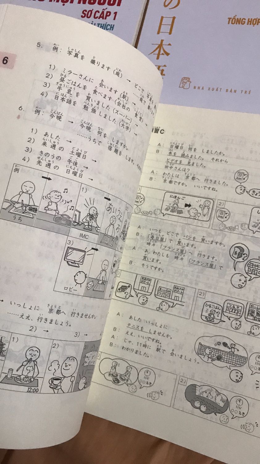 Sách giao rất nhanh, vừa đặt tối chủ nhật là trưa chiều thứ 2 đã giao. Đóng gói cẩn thận, sách tuy bề mặt ngoài hơi bụi bám chắc là do để lâu trong kho nhưng sách bên trong vẫn còn mới. Bạn nào có nhu cầu nên mua cả 4 quyển thì bảo đảm giá rẻ và lợi hơn nữa. Sách giải thích ngữ pháp rất tốt kĩ, có thể mua thêm bản full tiếng nhật để dành luyện tập cũng được.