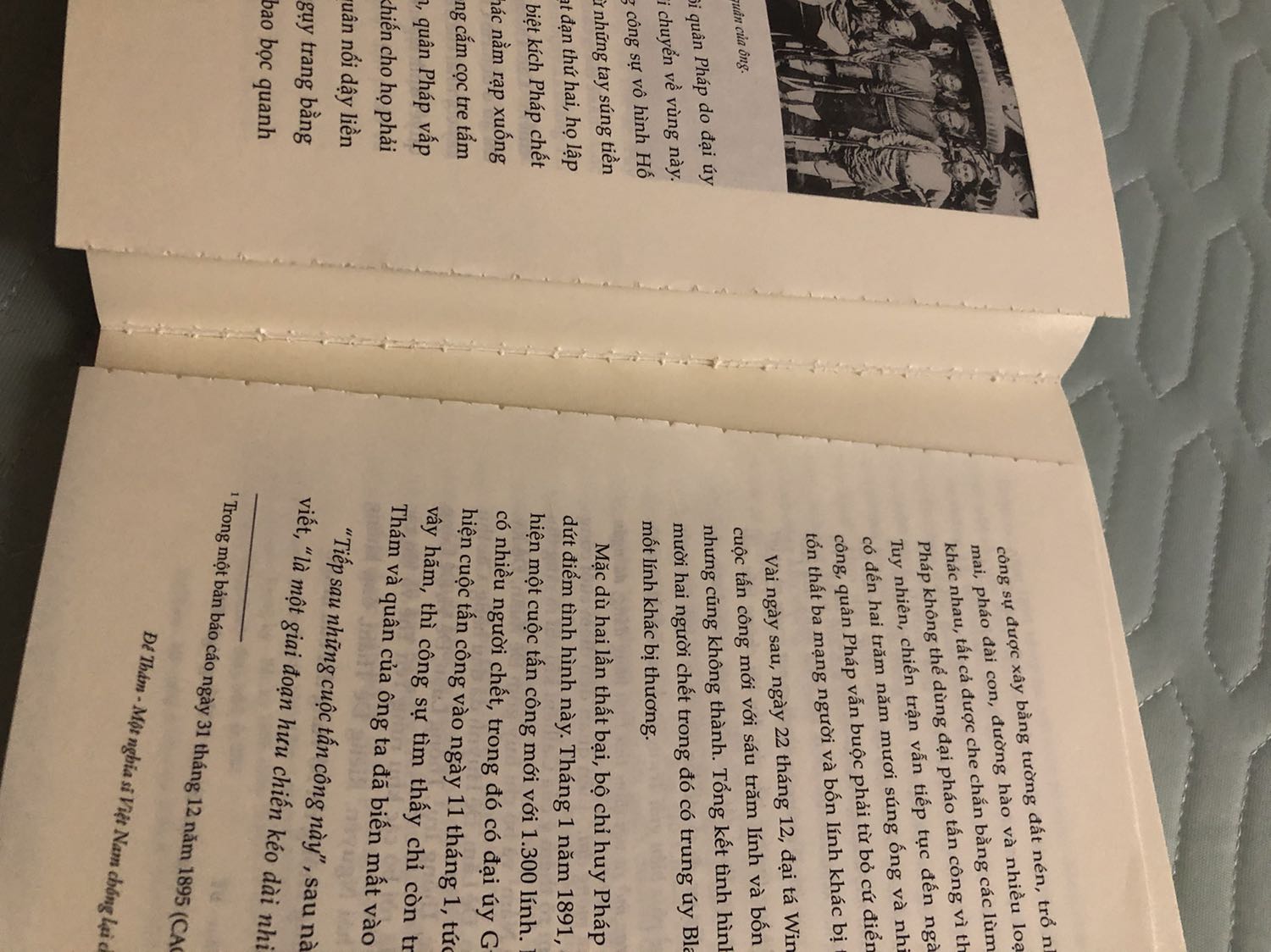 Trang sách bị rách rời ra khi đọc rất khó chịu…