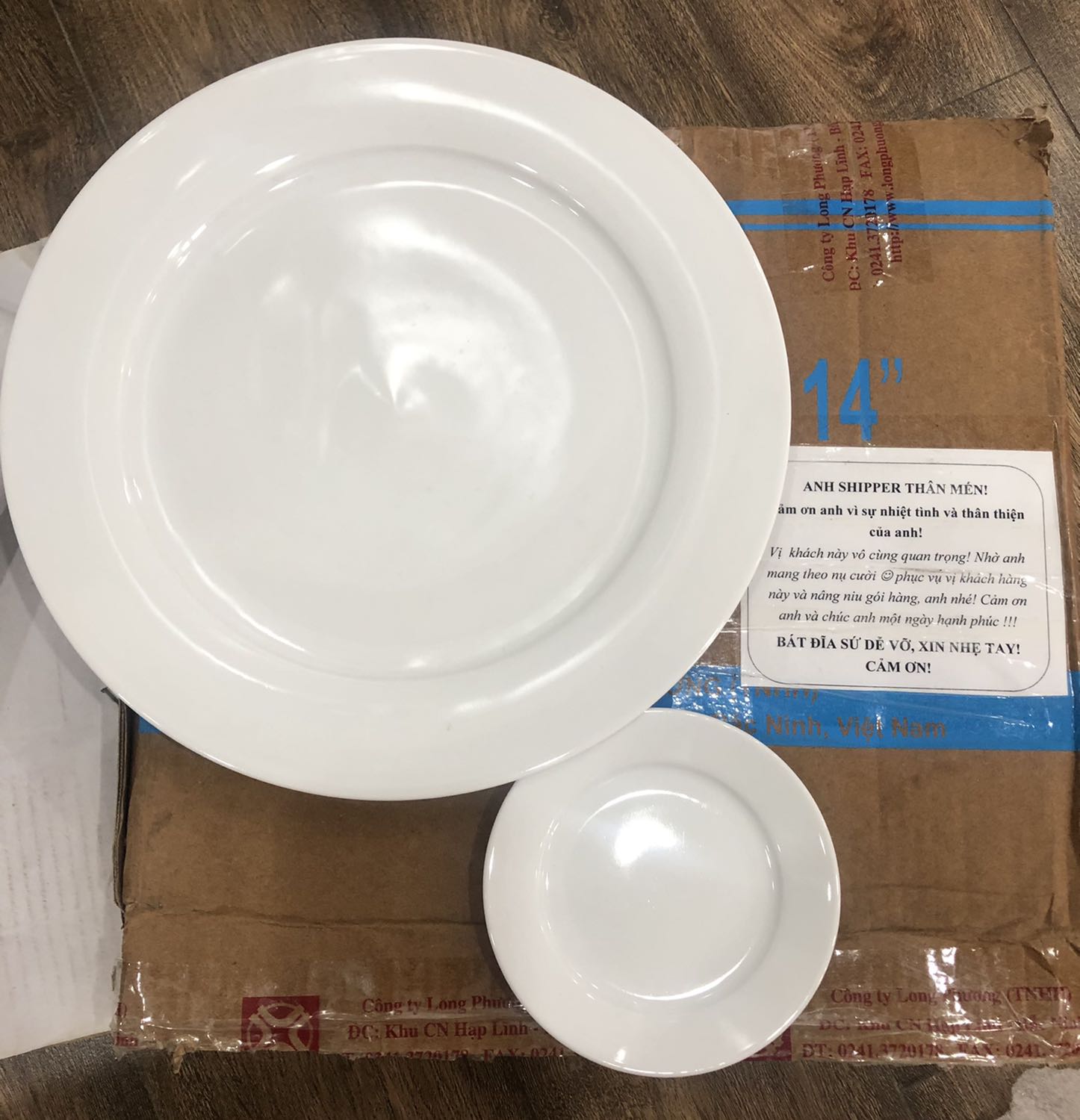 Shop gói hàng rất cẩn thận. Đĩa rất đẹp và dày dặn. Các bạn nên lựa chọn mua sp của shop.