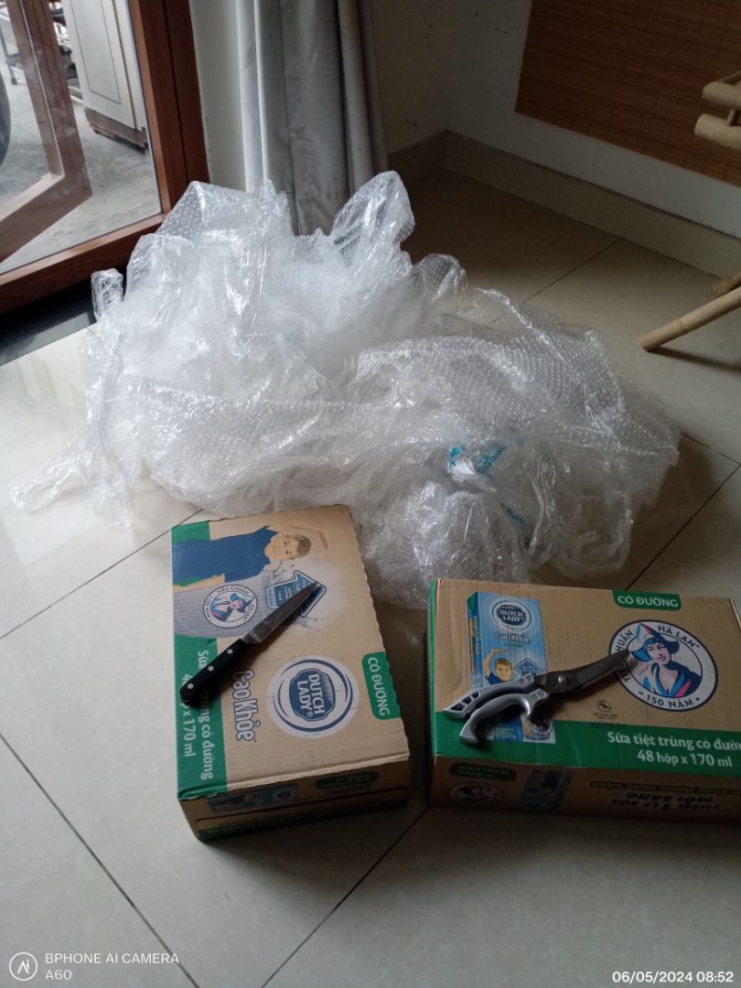 Sao chưa xuất hoá đơn cho tôi, hãy check lại tất cả những đơn hàng của tôi và xuất đầy đủ hoá đơn cho tôi.
Vụ hoá đơn này mình đã gọi lên tổng đài Tiki khứu nại hơi nhiều rồi đó. Tiki giống như kiểu muốn tiếp tay cho các nhà bán trốn thuế á.