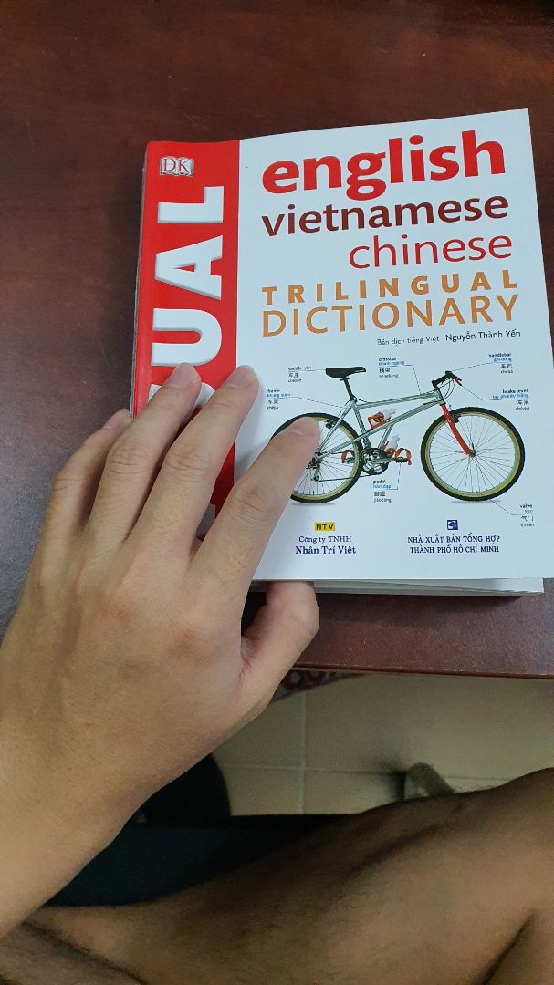chất lượng sách tốt, trình bày đẹp, nếu có cả phiên âm tiếng anh nữa thì càng tốt :)