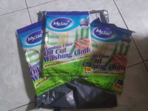 Giao hàng đầy đủ đóng gói kỹ, đã sử dụng nhiều lần. Khăn xài tốt không rụng lông