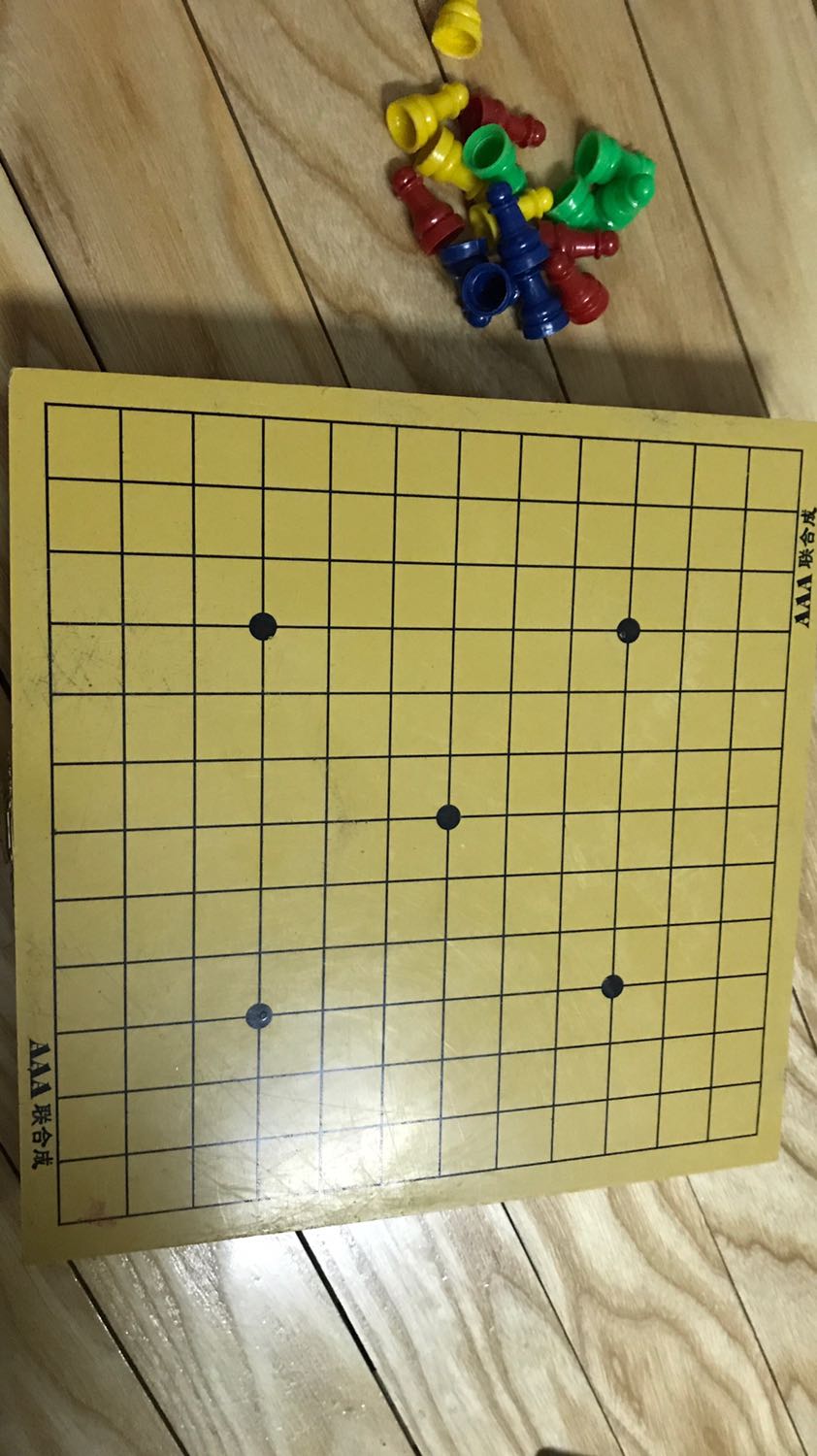 Có thể chơi nhiều cờ, có 2 mặt, kích thước nhỏ, nhưng chơi tiện! Hài lòng!