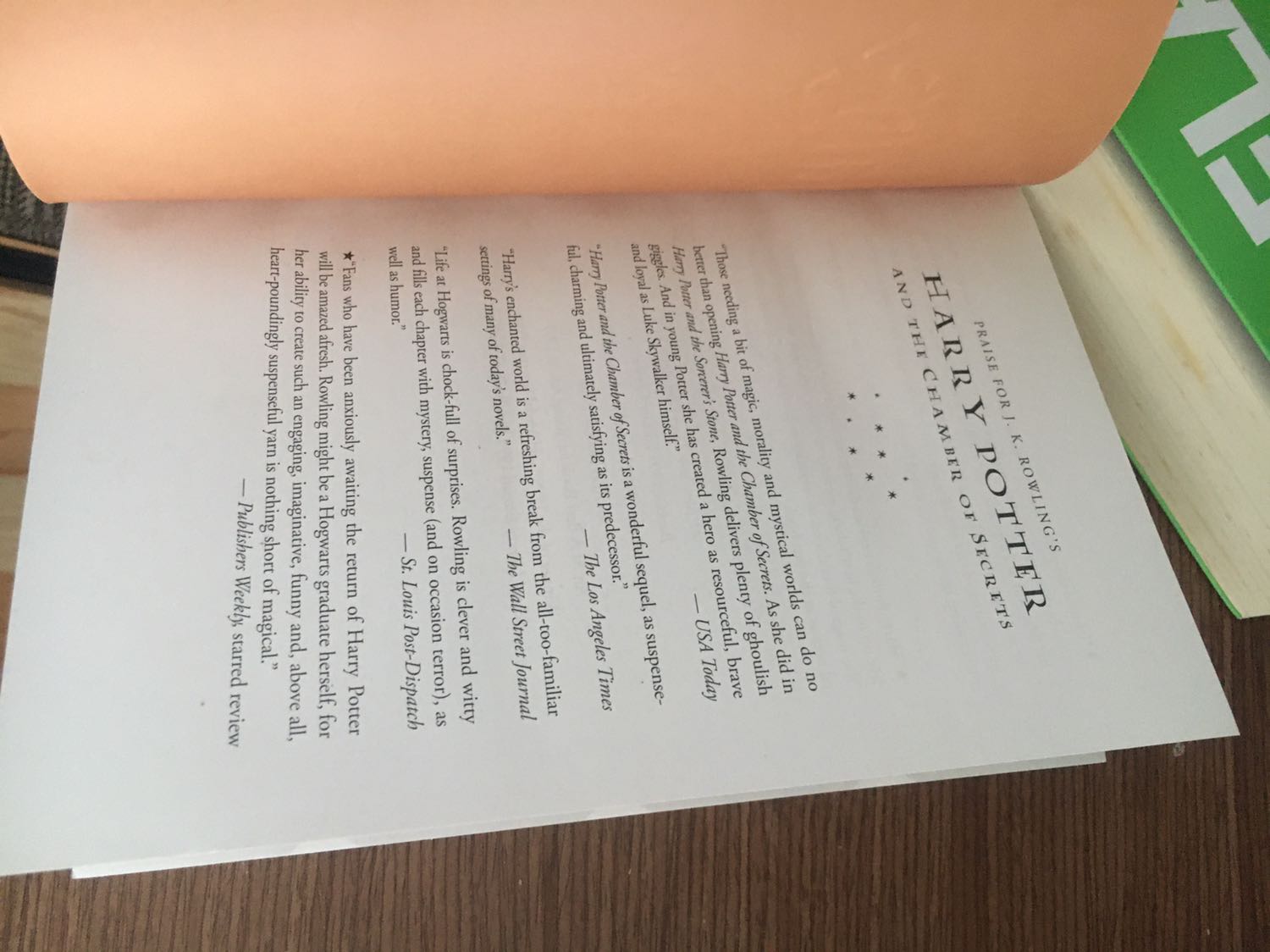 Mình mua hàng từ Tiki cũng đã khá lâu và cũng chưa bao giờ phải thất vọng. Nhưng lần này Tiki khiến mình thật sự không hài lòng. Mình đặt mua 4 tập sách nhưng một trong 4 cuốn đó lại là tiếng Anh. Mình không biết Tiki có kiểm hàng trước khi giao đến tay của khách hàng hay không, điều này thật sự là không thể chấp nhận được. Nếu nguồn hàng đến từ một nhà cung cấp khác mình có thể chấp nhận, nhưng ở đây là Tiki Trading thì mình thấy hơi có vấn đề. Mình mua tặng cháu thì tuần rồi nghe cháu bảo như vậy cũng không biết giải thích sao. Mong Tiki kiểm tra lại và cho mình câu trả lời cũng như cách giải quyết thoả đáng về sự cố này.