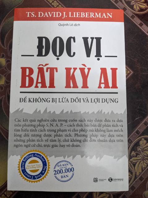 Bìa sách in màu rất rõ ràng, chất lượng giấy in tuyệt vời. Đáng đồng tiền bát gạo