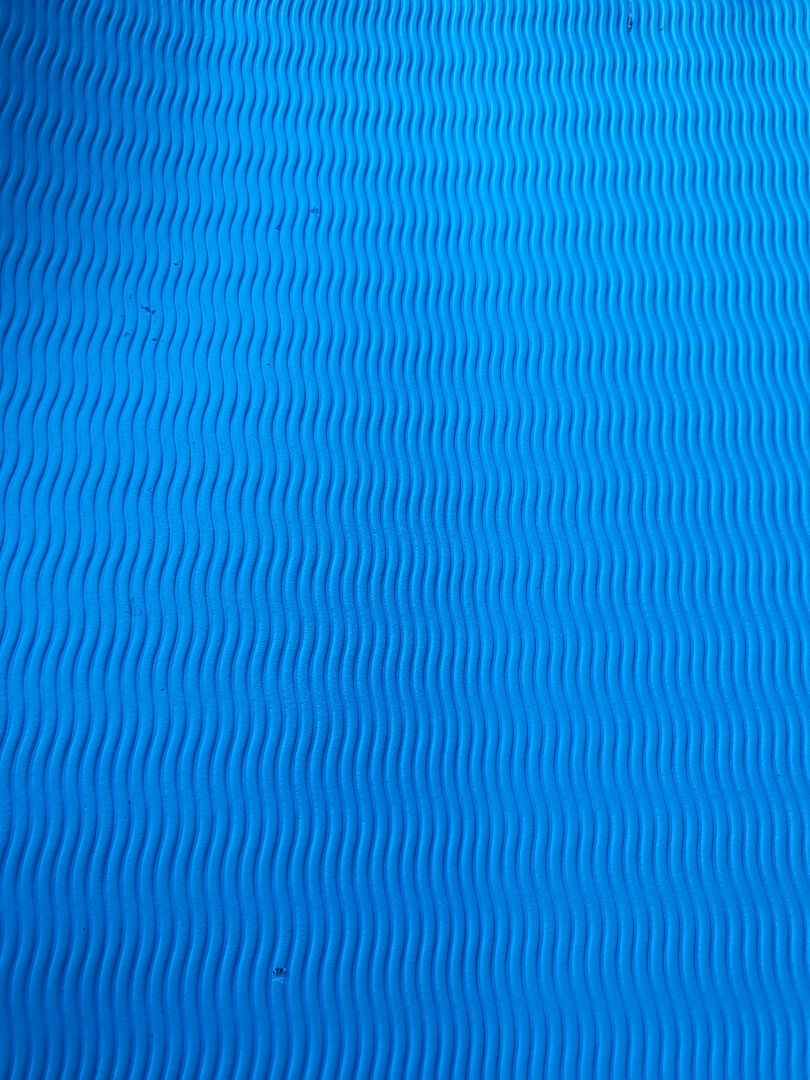 thảm xấu, dơ, rách lỗ chỗ