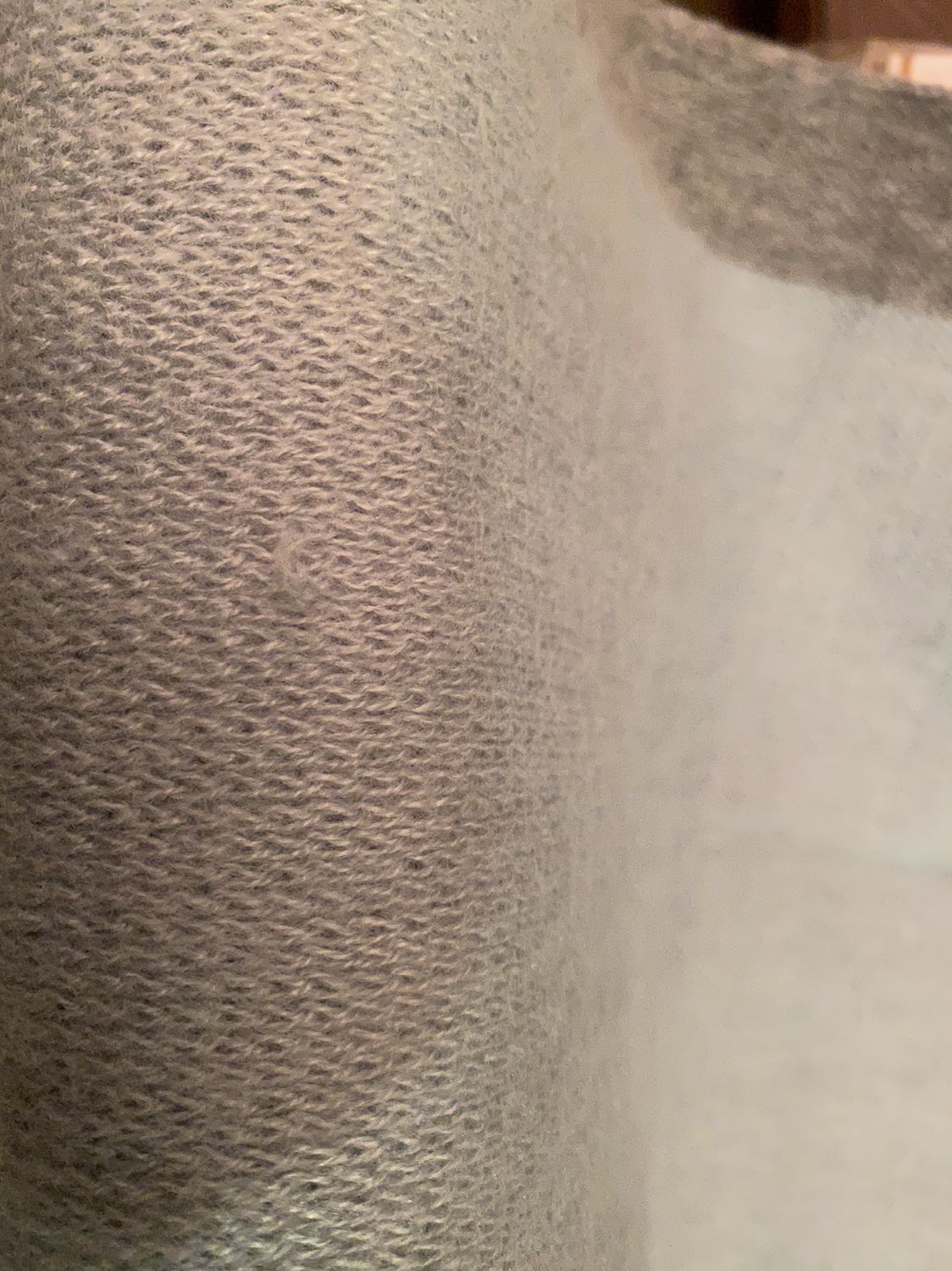 Hàng bị sứt chỉ, nhìn hoàn toàn khác trên hình được đăng, mong rằng được trả hàng