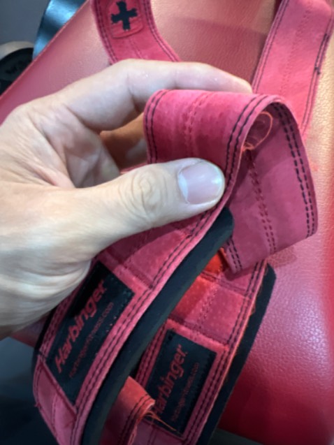 Giao hàng nhanh, đúng hàng, dây da chất lượng tốt xài êm tay nhưng nhanh tua chỉ quá. Ảnh bên dưới mình mới blockpull 4 set mà tua hết lông