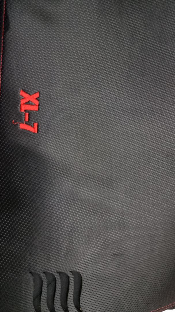 đăng bán loại thảm nhung lông cừu mà sao giao loại da, đổi lại sớm cho mình nha, chờ rất lâu rùi lại giao lộn