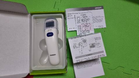 Không có phiếu bảo hành trong hộp, mà bảo hành theo phiếu. Đo không chính xác.