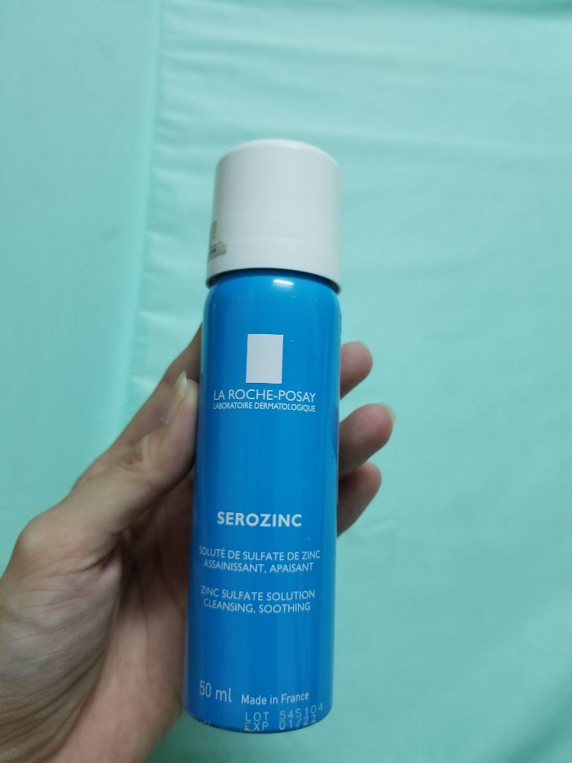 Khá bất ngờ khi nhận được sản phẩm thì chai bé xíu. Nhưng cầm chắc tay và chất lượng sản phẩm ổn. Mình mua của La Roche Posay Official nên đóng gói cẩn thận mà chai nhìn mới lắm. Phù hợp cho da dầu mụn nhạy cảm. Đã mua tiếp chai 150ml đề sử dụng.