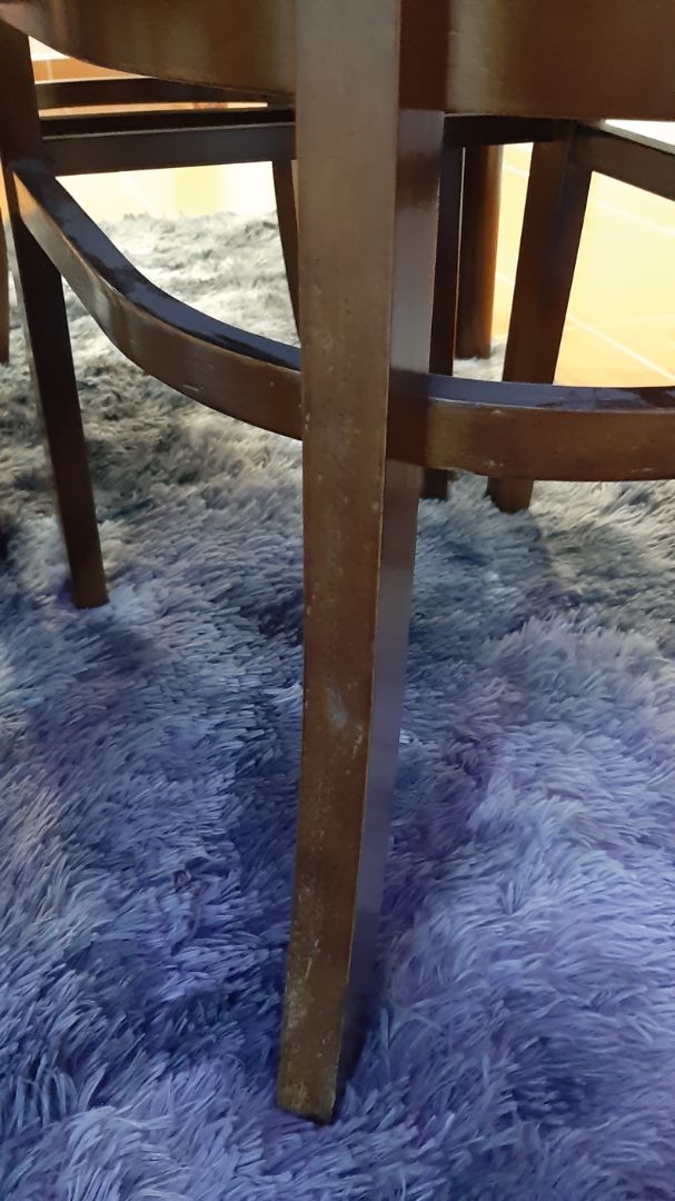 giao hàng lỗi 2 cái ghế .có cho người qua đổi 2 cái khác kg