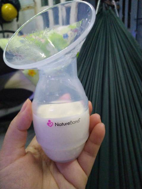 Sản phẩm rất tốt hứng đc rất nhiều sữa mỗi lần bé bú hứng thêm từ 80-100ml không lãng phí sữa mẹ, thu thêm bỏ vào bình cho bé ti thêm khỏi mua sữa bột, buồn là bé không ti bình nên hứng ra bỏ phí vì vậy mình dùng được vài lần bình còn mới 95% đầy đủ phụ kiện tiệt trùng là Sử dụng ok, mẹ nào quan tâm mình chia lại nhé gọi số: không,chín không chín, sáu ,năm,sáu, chín, không, tám *** Sản phẩm rất tốt hứng đc rất nhiều sữa mỗi lần bé bú hứng thêm từ 80-100ml không lãng phí sữa mẹ, thu thêm bỏ vào bình cho bé ti thêm khỏi mua sữa bột, buồn là bé không ti bình nên hứng ra bỏ phí vì vậy mình dùng được vài lần bình còn mới 95% đầy đủ phụ kiện tiệt trùng là Sử dụng ok, mẹ nào quan tâm mình chia lại nhé gọi số: không,chín không chín, sáu ,năm,sáu, chín, không, tám ***