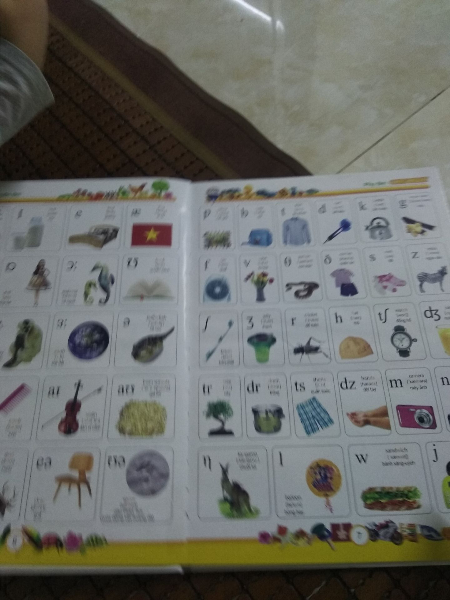 nhận đc sách thấy hài lòng, con mình rất thích , nội dung sách phong phú,nhiều hình ảnh màu sắc bắt mắt làm con trẻ rất thích và hào hứng khi học