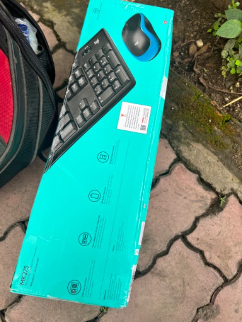 Sản phẩm không rất tiện dụng gọn nhẹ không cồng kềnh. Phù hợp với công việc văn phòng, chuột cầm vừa tay. Sản phẩm không rất tiện dụng gọn nhẹ không cồng kềnh. Phù hợp với công việc văn phòng, chuột cầm vừa tay.