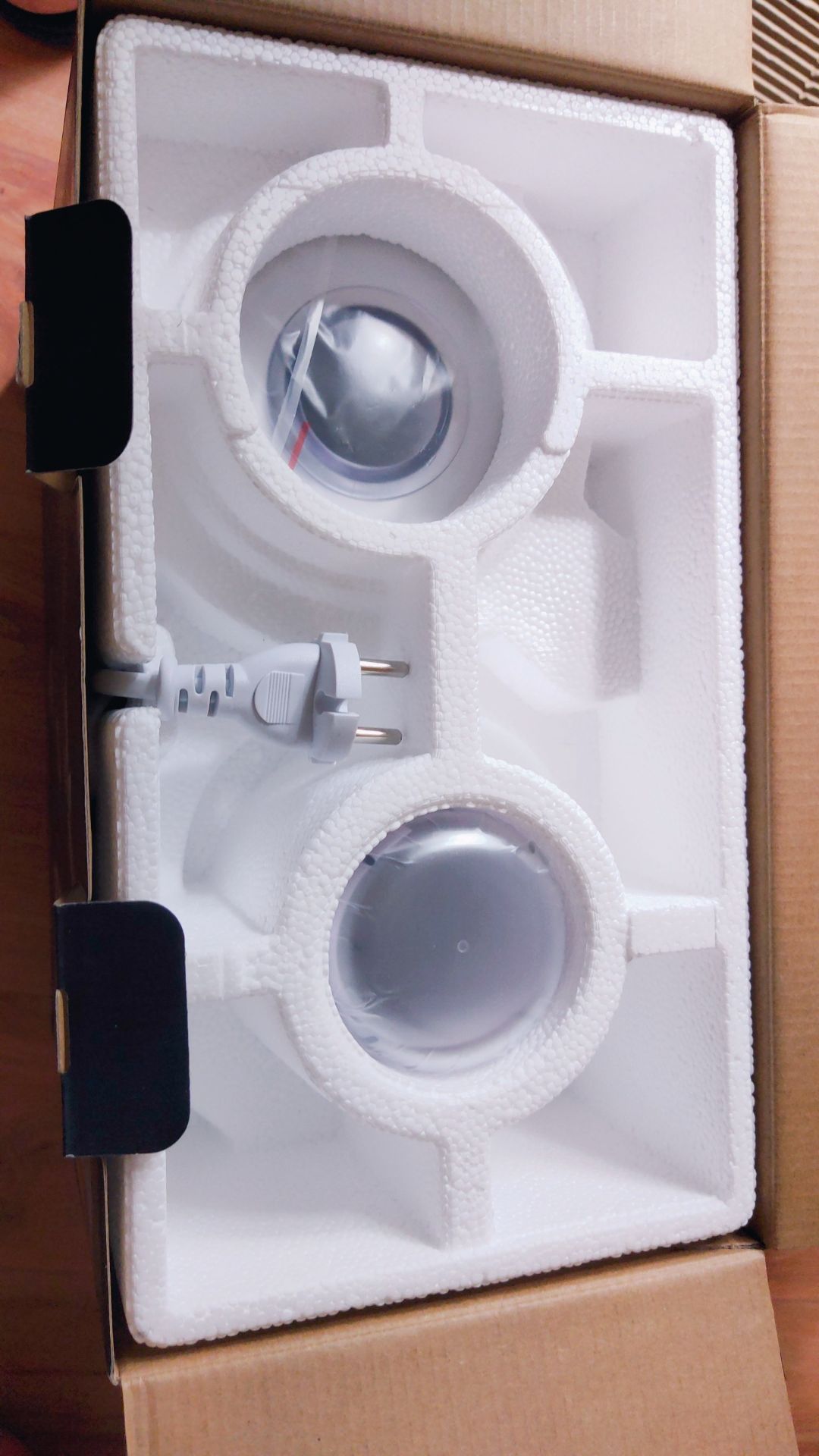 Tiki giao hàng nhanh, đóng gói cẩn thận. Hàng đẹp,chắc chắn, nguyên đai nguyên kiện.Nói chung mình thấy ok đáng mua nhé