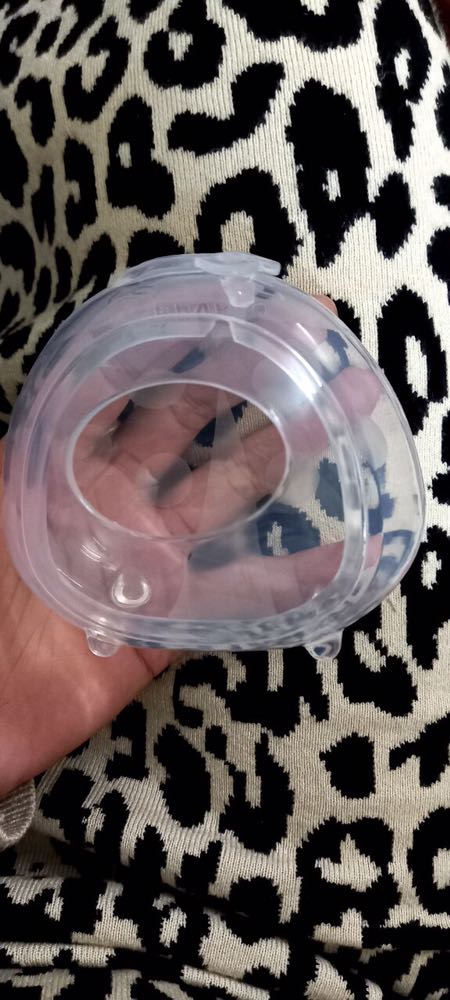 tính mua 1 miếng lót 1 cốc để dùng. Nhưng mới ướm thử thấy hay hay. Thôi lại mua thêm 1 miếng lót nữa để dùng thay miếng lót thâm vậy