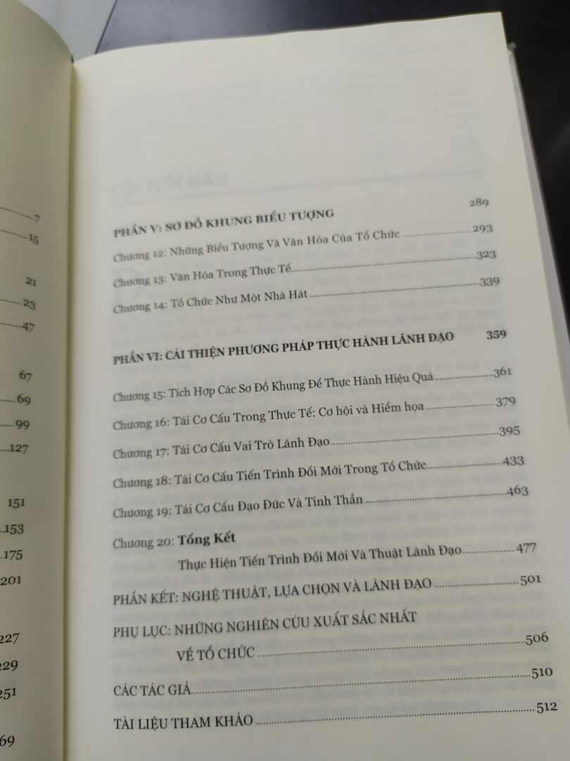 Ngoại hình rất ổn bìa cứng nên ok,  chữ hơi nhỏ và giãn cách giữa các dòng nhỏ đọc hơi mệt.