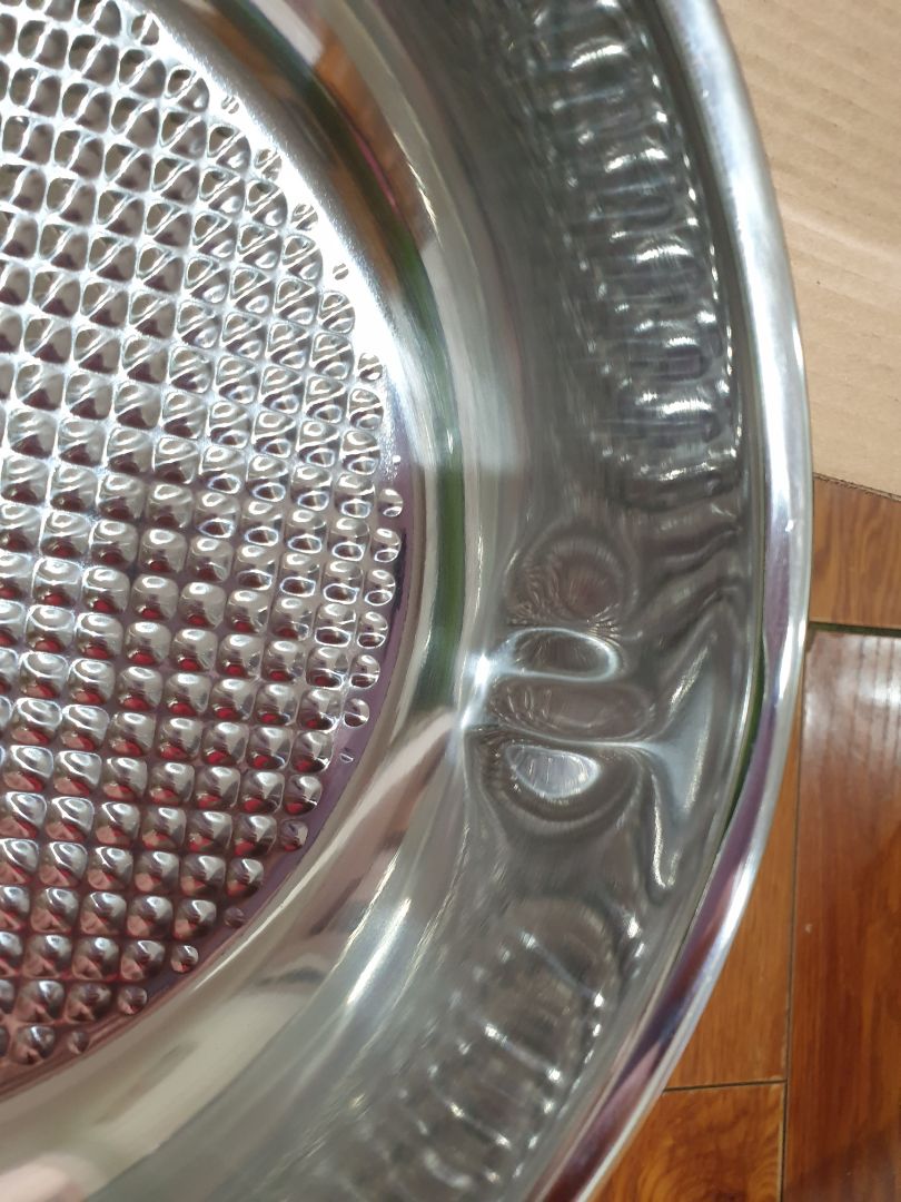 giao hàng chậm hơn 3 ngày so với dự kiến. Nồi và chảo bị lõm.