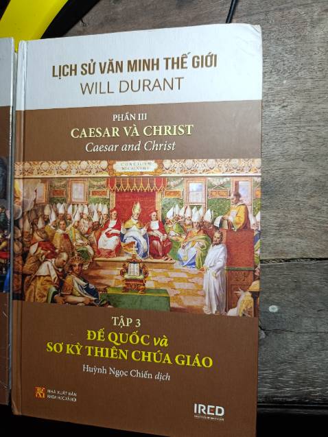 Sách rất hay. Đóng gói chưa cẩn thận 1 cuốn bị móp ở đầu, mong shop lưu ý.
