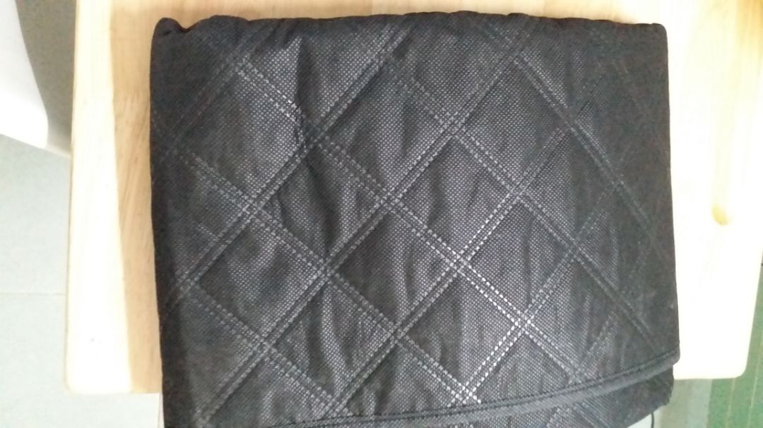 bạt to ...mặt sáng + mặt bên màu đen nhìn ko đc bắt mắt (màu xanh hoặc bạc thì nhìn ok hơn)