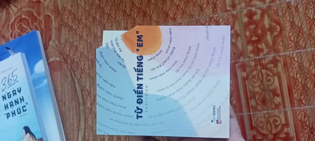 thật sự mình rất thất vọng về cách đóng gói của tiki , giống kiểu cứ ném quyển sách vào hộp là xong ko để ý coi sách có vấn đề gì ko , của mình bị gập hẳn 1 góc bìa vào luôn. thật sự mình rất thất vọng về cách đóng gói của tiki , giống kiểu cứ ném quyển sách vào hộp là xong ko để ý coi sách có vấn đề gì ko , của mình bị gập hẳn 1 góc bìa vào luôn.