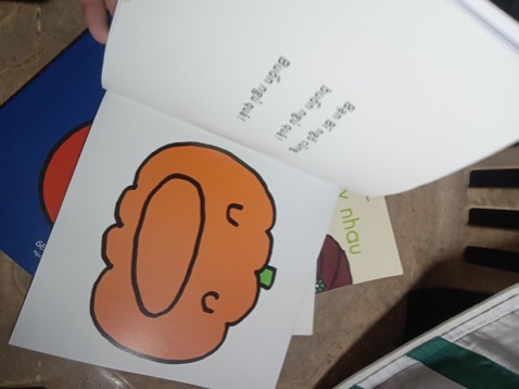 Sách hình ảnh in rõ, bạn bí ngô ko có bạn Asa bn bí ko có ngủ đc , thấy sách cũng khá hay Sách hình ảnh in rõ, bạn bí ngô ko có bạn Asa bn bí ko có ngủ đc , thấy sách cũng khá hay