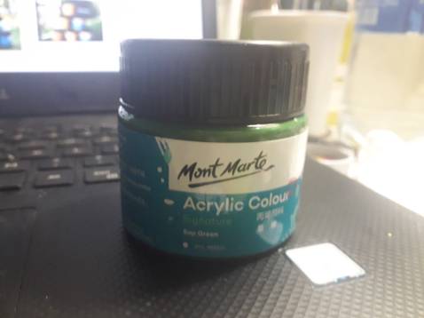 shop giao đúng ngày, xốp chống sốc bọc rất kĩ. ban đầu mik hơi bất ngờ vì hũ 100ml mà hơi nhỏ so với hũ của 3d nhưng khi cầm lên tay thì của mont marte nặng tay hơn 3d, màu lên tươi tắn.