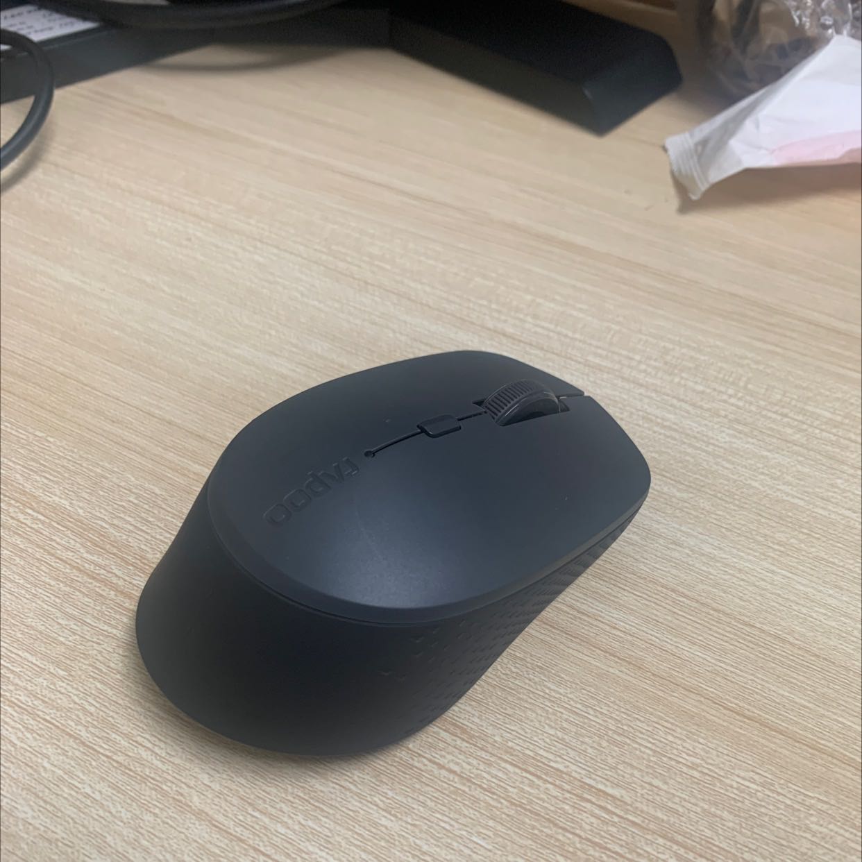 Chất liệu nhựa không ưng cho lắm. 
Sản phẩm tốt trong tầm giá