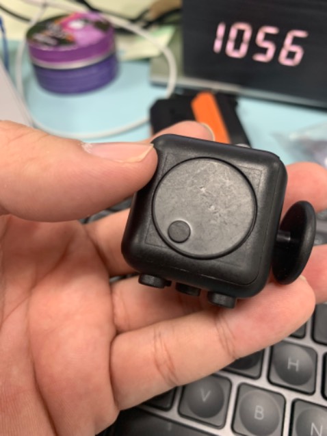 Hàng kém chất lượng,nút bấm lỏng lẻo,trầy xước nhiều,đúng là tiền nào của đó,hãy mua ở shop khác