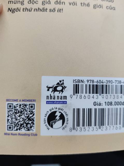 Tình trạng sách bị dơ, vài chỗ bị bám đen, cầm lên thấy bụi bám đầy bìa sách, sách như được lưu trữ trong môi trường ẩm mốc