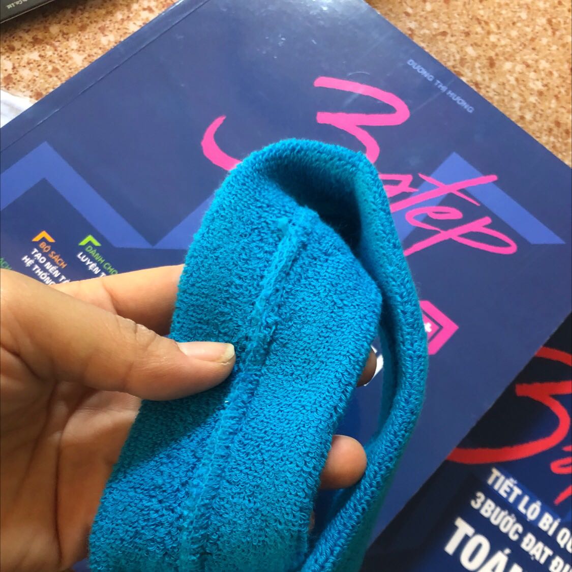 M săn sale . 9-10k gì đoa dùng ổn, chưa tập nhưng hi vọng sẽ ko bị dão quá sớm