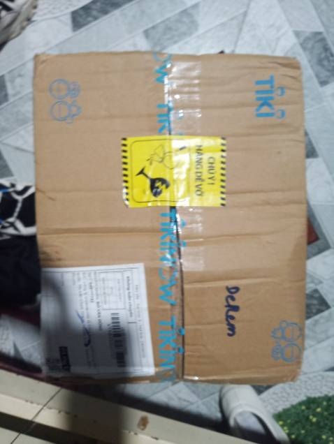 đóng gói ko được đảm bảo lắm, không có mút chống va đập. như vậy hộp sữa dễ móp.