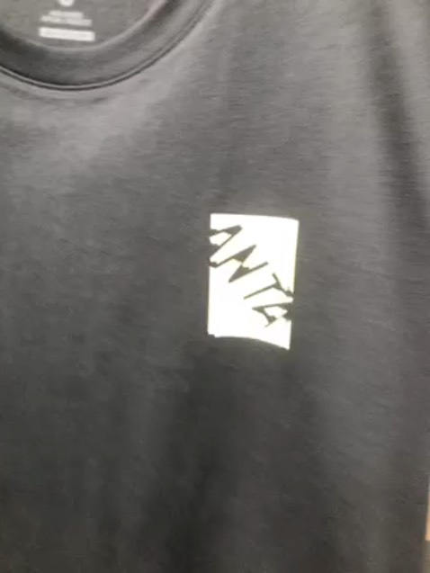 Đóng gói đẹp, sản phẩm tốt. Giao nhanh giá cũng khá ổn so với chất lượng áo